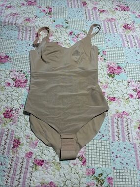 Honeylove Sculpting Bodysuit — Nude Tan